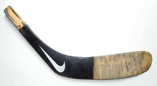 משחק חתום של אהרון וורד השתמש בשימוש במקל נייקי הוקי להב קרולינה הוריקנים אוטומטית A - מקלות NHL עם חתימה
