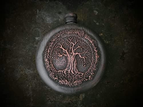 בקבוקון ויסקי היגדרזיל בתיק עור למיתולוגיה הנורדית קונואיסרים