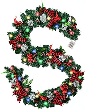 גרלנד חג המולד מלאכותי 9ft, ירק זר חג המולד עם סוללת חרוטים אורנים אדומים באורח